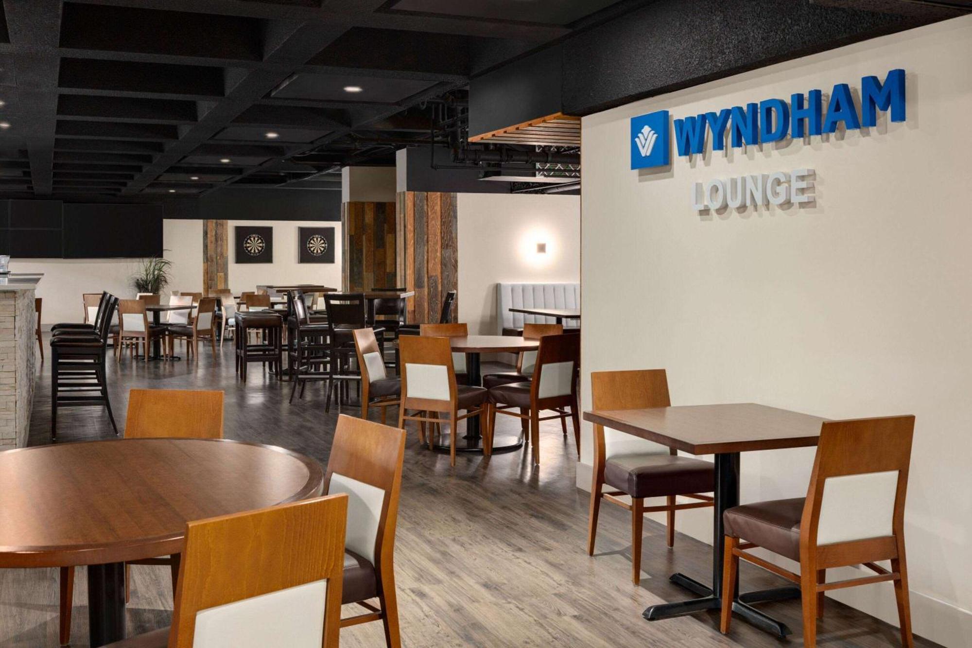Hotel Wyndham And Conference Centre Edmonton